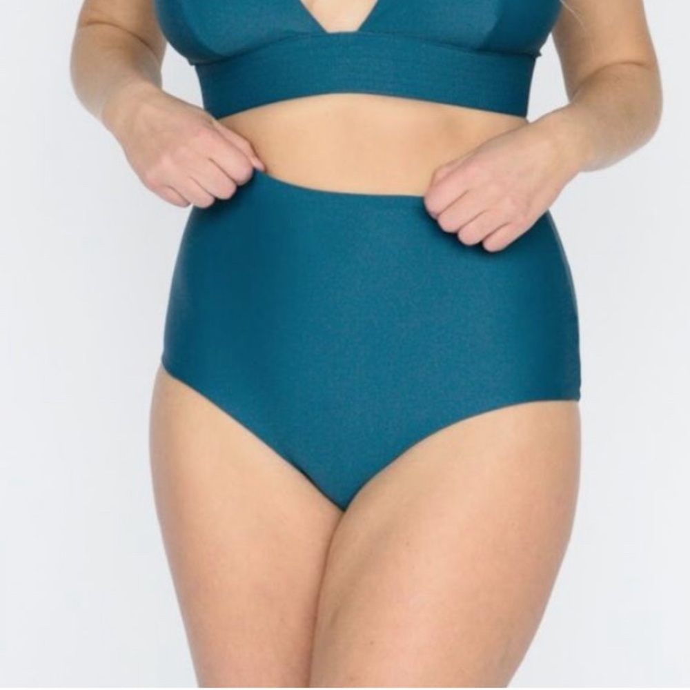 Wild Isles Swim Bottom